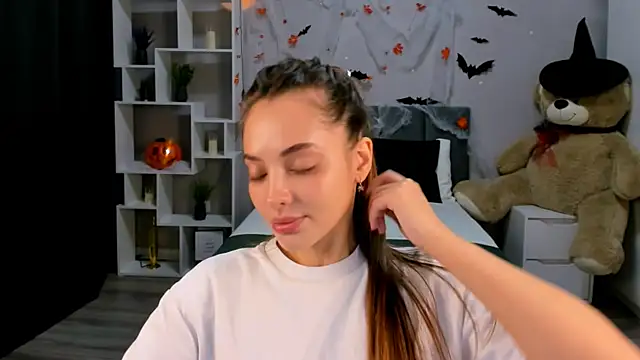 MelanieAlves online show from 17, 10, 2025