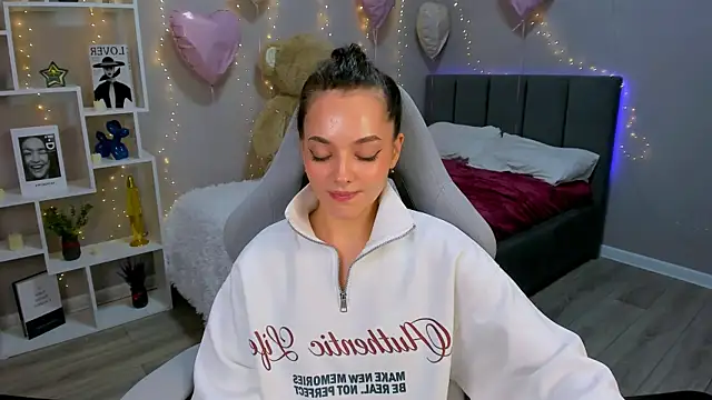 MelanieAlves online show from 4, 3, 2026