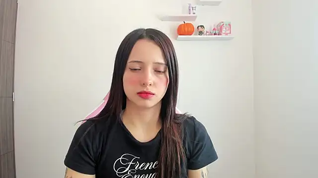 Snapshot of ImBunnyNova chatting on 8, 11, 2025 ImBunnyNova online show from 8, 11, 2025