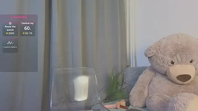 Snapshot of MellisaKim chatting on 27, 10, 2025 MellisaKim online show from 27, 10, 2025