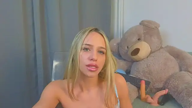 Snapshot of MellisaKim chatting on 13, 12, 2025 MellisaKim online show from 13, 12, 2025