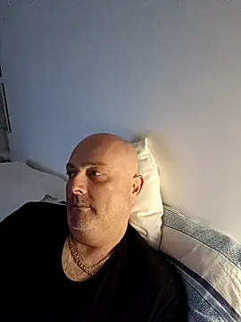 Snapshot of Alexis_Bull chatting on 2, 12, 2025 Alexis Bull online show from 2, 12, 2025