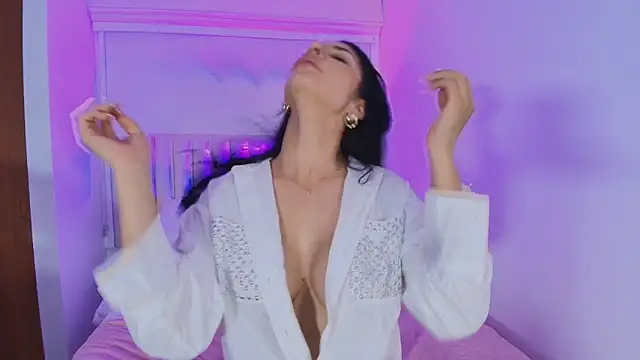 ArianaReynoldss online show from 5, 11, 2025