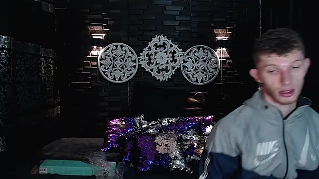 Snapshot of andrewxbi chatting on 19, 9, 2025 andrewxbi online show from 19, 9, 2025