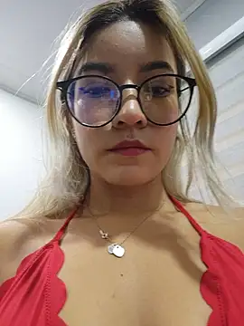 Pretty roxxyy online show from 5, 12, 2025