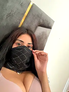 QueenLujaine online show from 2, 11, 2025