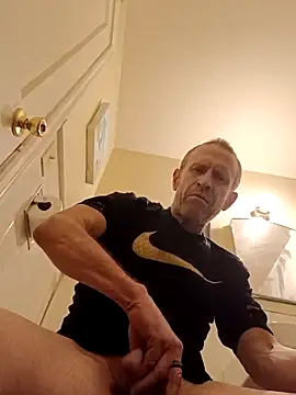 Snapshot of moasslicker chatting on 20, 3, 2025 moasslicker online show from 20, 3, 2025