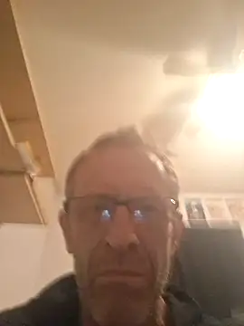 Snapshot of moasslicker chatting on 17, 11, 2025 moasslicker online show from 17, 11, 2025