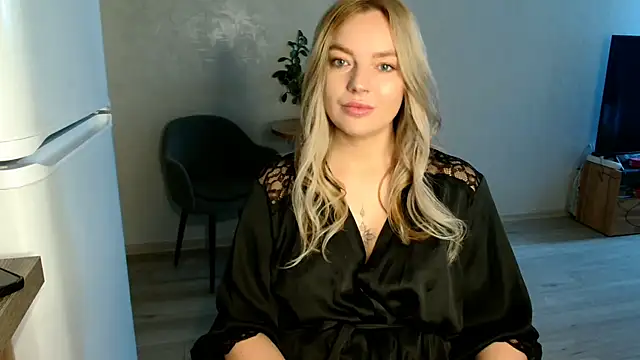 Snapshot of Eva___forever chatting on 28, 10, 2025 Eva forever online show from 28, 10, 2025