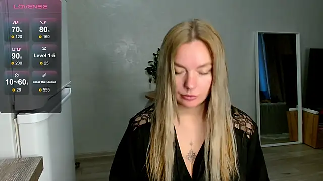 Snapshot of Eva___forever chatting on 6, 11, 2025 Eva forever online show from 6, 11, 2025