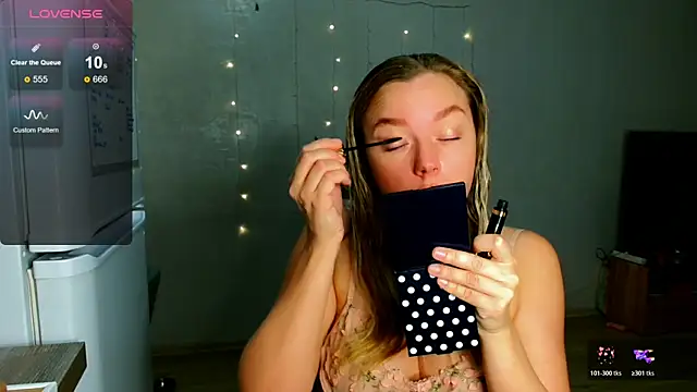 Snapshot of Eva___forever chatting on 4, 12, 2025 Eva forever online show from 4, 12, 2025