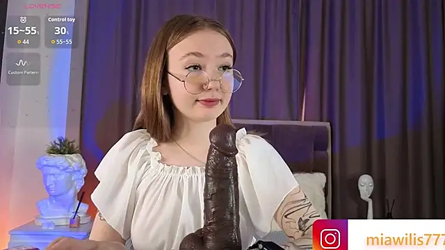 Snapshot of MiaWillis_ chatting on 27, 9, 2025 MiaWillis online show from 27, 9, 2025