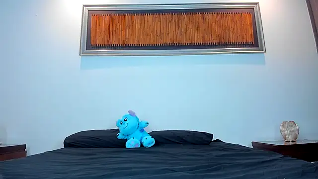 Bella  hamilton online show from 11, 6, 2026