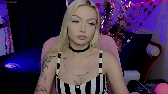 Snapshot of LinaLirian chatting on 30, 6, 2026 LinaLirian online show from 30, 6, 2026