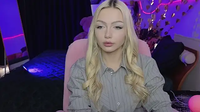 Snapshot of LinaLirian chatting on 11, 7, 2026 LinaLirian online show from 11, 7, 2026