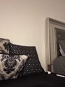 RoyalQueen2u online show from 7, 10, 2025