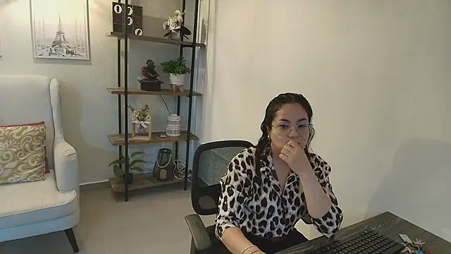  Victoria Collins online show from 5, 6, 2026
