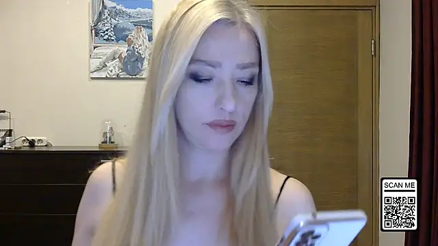 Snapshot of Wild_Silk_Desire chatting on 4, 10, 2025 Wild Silk Desire online show from 4, 10, 2025