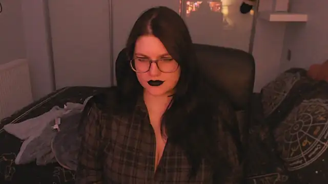 GothSuccubusBabe online show from 25, 3, 2026