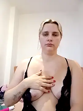 JessicaItalia online show from 8, 11, 2025