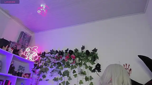 sarahminage  online show from 14, 11, 2025