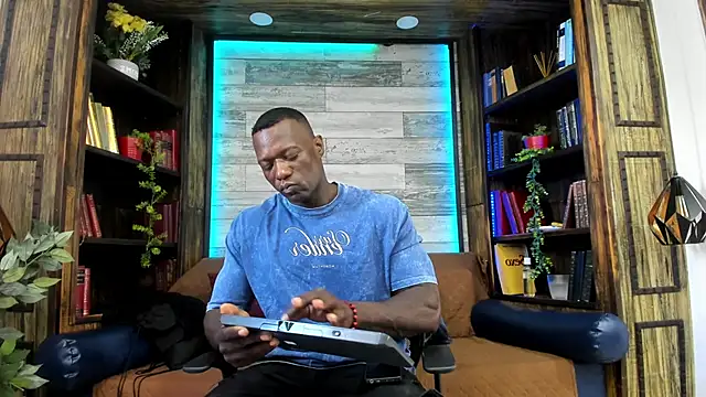 Snapshot of MarcusBlack_ chatting on 24, 4, 2026 MarcusBlack online show from 24, 4, 2026
