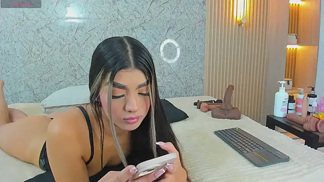 Snapshot of Antonella_west chatting on 4, 5, 2026 Antonella west online show from 4, 5, 2026