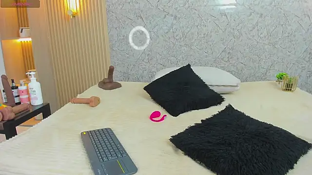 Snapshot of Antonella_west chatting on 1, 6, 2026 Antonella west online show from 1, 6, 2026
