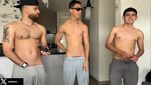 Snapshot of zoneboys chatting on 5, 10, 2025 zoneboys online show from 5, 10, 2025
