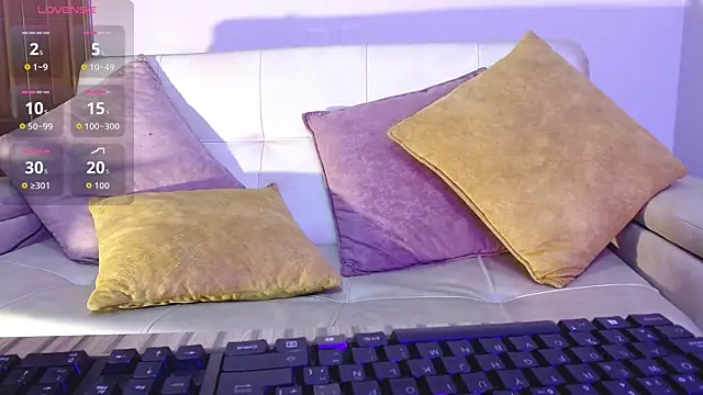 Snapshot of alesiamoore chatting on 19, 9, 2025 alesiamoore online show from 19, 9, 2025