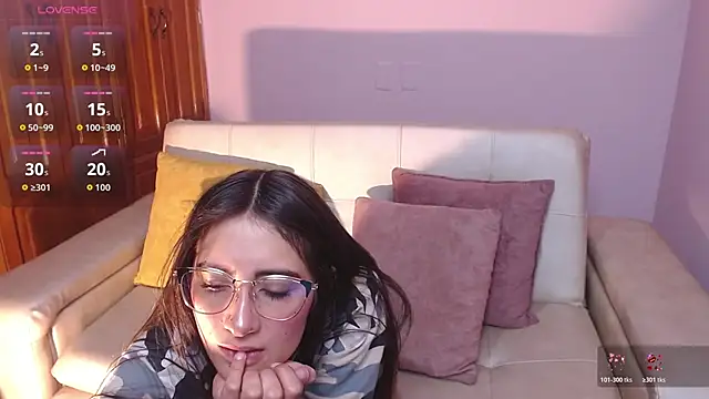 Snapshot of alesiamoore chatting on 7, 11, 2025 alesiamoore online show from 7, 11, 2025