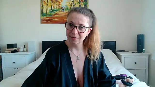 32h busty online show from 19, 4, 2026