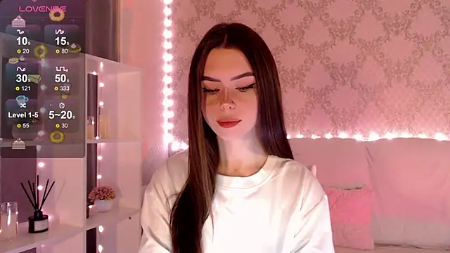 Snapshot of HolyMiax chatting on 12, 9, 2025 HolyMiax online show from 12, 9, 2025