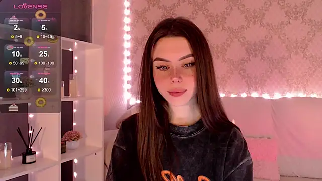 Snapshot of HolyMiax chatting on 1, 10, 2025 HolyMiax online show from 1, 10, 2025