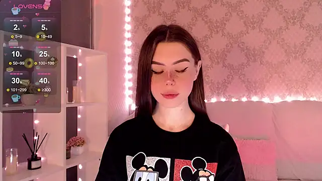 Snapshot of HolyMiax chatting on 3, 10, 2025 HolyMiax online show from 3, 10, 2025
