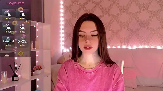 Snapshot of HolyMiax chatting on 9, 10, 2025 HolyMiax online show from 9, 10, 2025