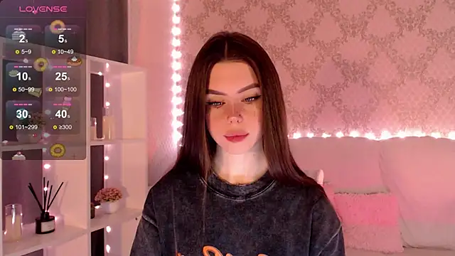 Snapshot of HolyMiax chatting on 10, 10, 2025 HolyMiax online show from 10, 10, 2025