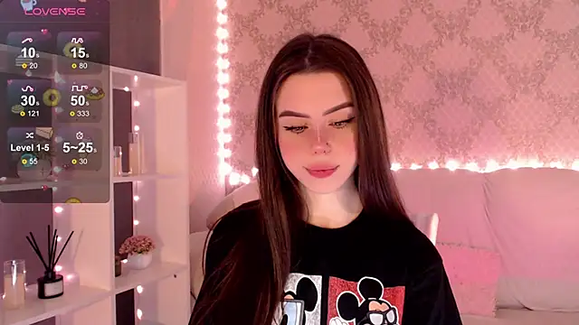 Snapshot of HolyMiax chatting on 15, 10, 2025 HolyMiax online show from 15, 10, 2025