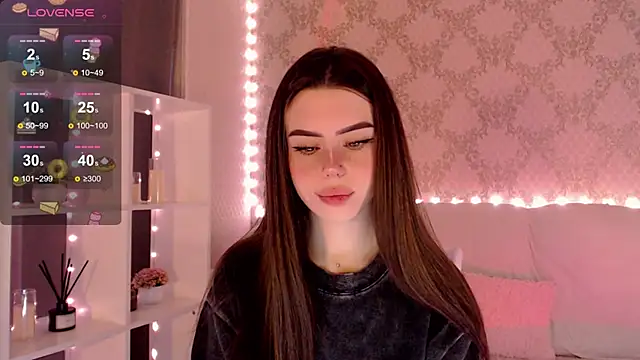 Snapshot of HolyMiax chatting on 17, 10, 2025 HolyMiax online show from 17, 10, 2025