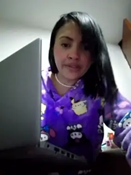 Snapshot of VeronicaBrun chatting on 4, 12, 2025 VeronicaBrun online show from 4, 12, 2025