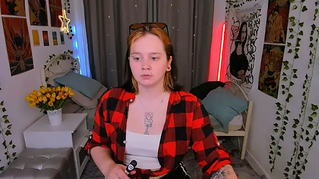 Snapshot of lunaalli chatting on 10, 9, 2025 lunaalli online show from 10, 9, 2025