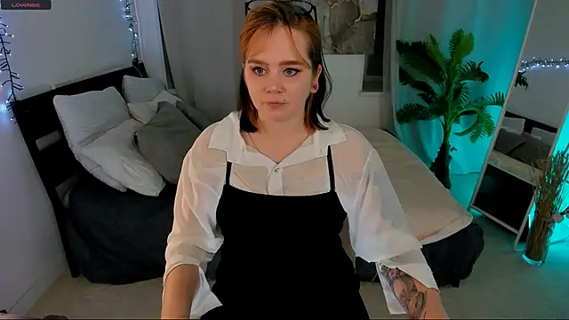 Snapshot of lunaalli chatting on 14, 10, 2025 lunaalli online show from 14, 10, 2025