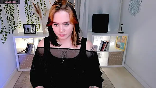 Snapshot of lunaalli chatting on 16, 10, 2025 lunaalli online show from 16, 10, 2025