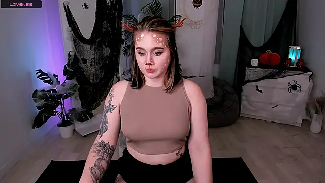 Snapshot of lunaalli chatting on 28, 10, 2025 lunaalli online show from 28, 10, 2025