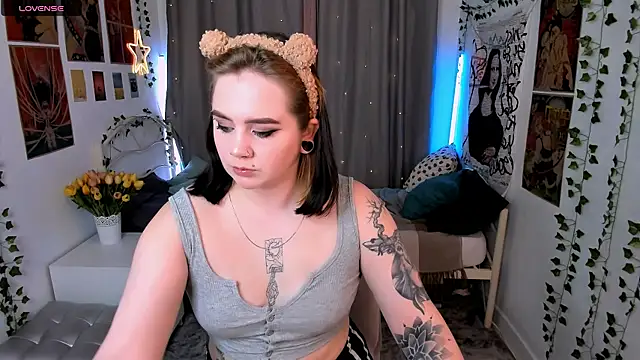 Snapshot of lunaalli chatting on 6, 11, 2025 lunaalli online show from 6, 11, 2025