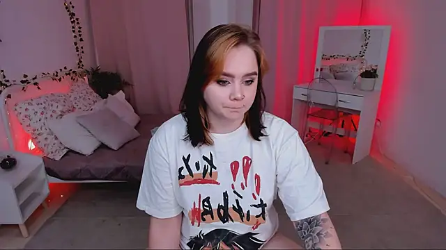 Snapshot of lunaalli chatting on 10, 11, 2025 lunaalli online show from 10, 11, 2025