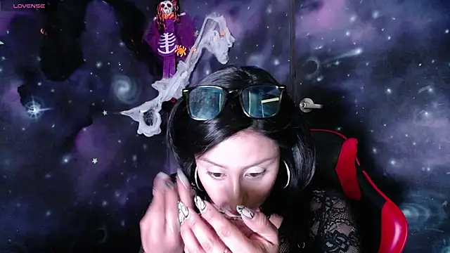 Snapshot of CristaldelLeon_s chatting on 3, 10, 2025 CristaldelLeon s online show from 3, 10, 2025