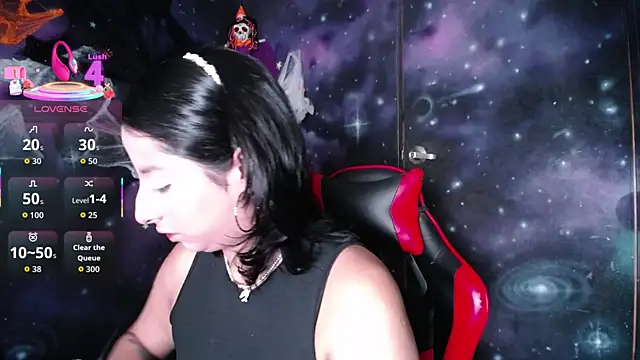 Snapshot of CristaldelLeon_s chatting on 7, 10, 2025 CristaldelLeon s online show from 7, 10, 2025