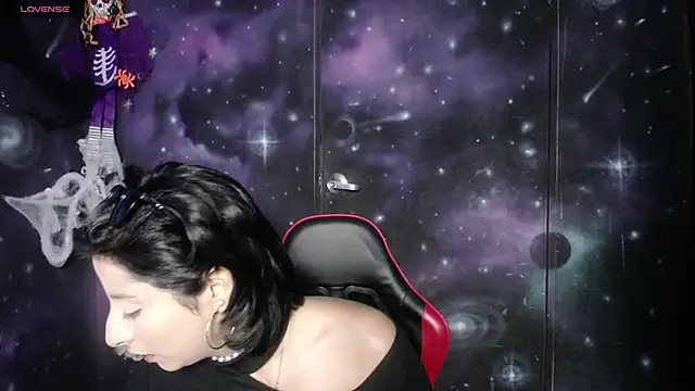 Snapshot of CristaldelLeon_s chatting on 18, 10, 2025 CristaldelLeon s online show from 18, 10, 2025