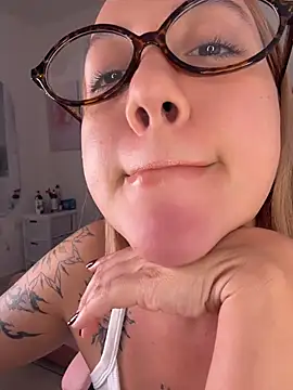 Snapshot of Becca_Johnson_u chatting on 4, 8, 2026 Becca Johnson u online show from 4, 8, 2026